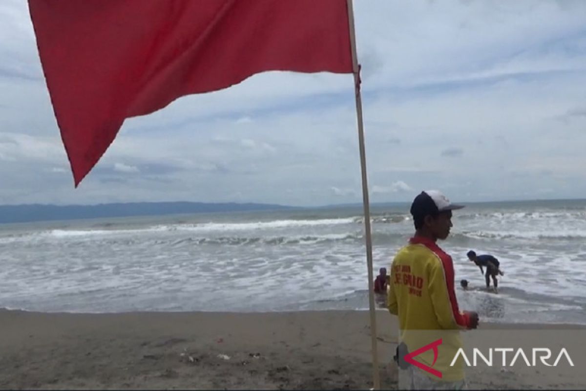 Cuaca ekstrem masih melanda laut selatan warga pesisir diimbau waspada