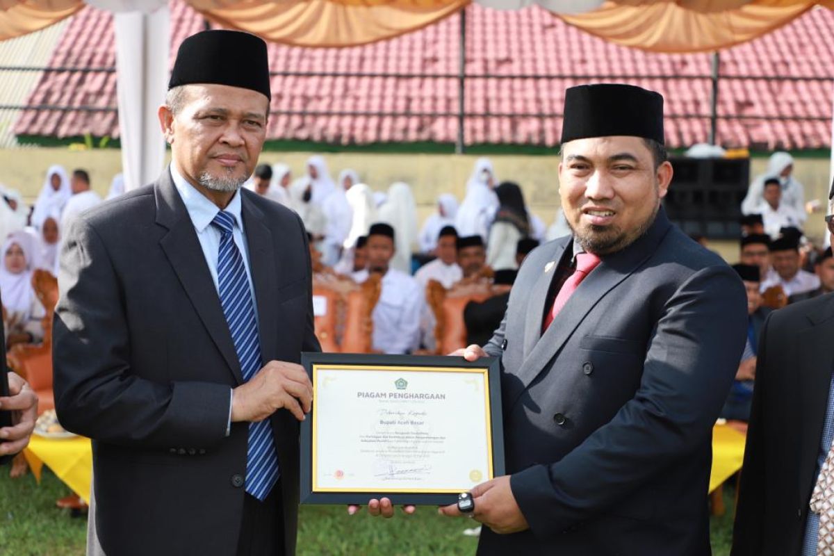 Lahirkan kebijakan positif, Pj Bupati Aceh Besar raih anugerah Kemenag RI