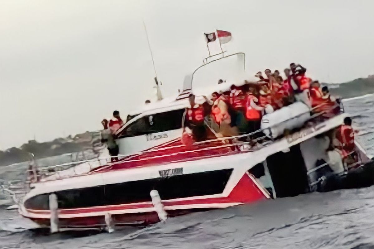 Polisi sebut fastboat Nusa Penida-Sanur tenggelam karena kebocoran