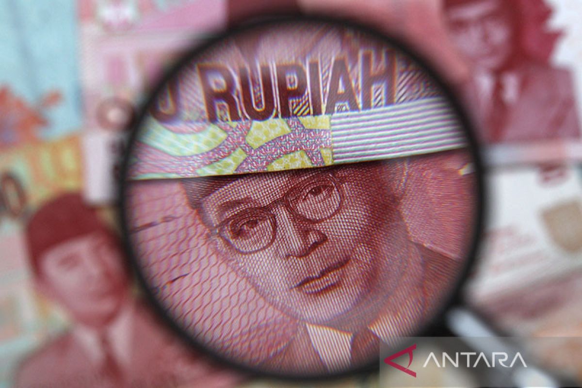 Rupiah Rabu pagi melemah 14 poin