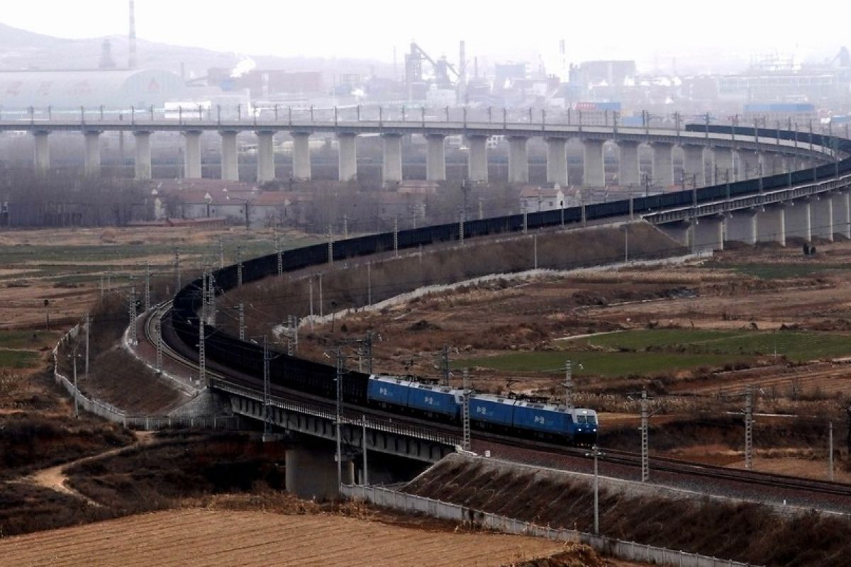 China tingkatkan jalur batu bara dengan kemampuan 100 juta ton lebih