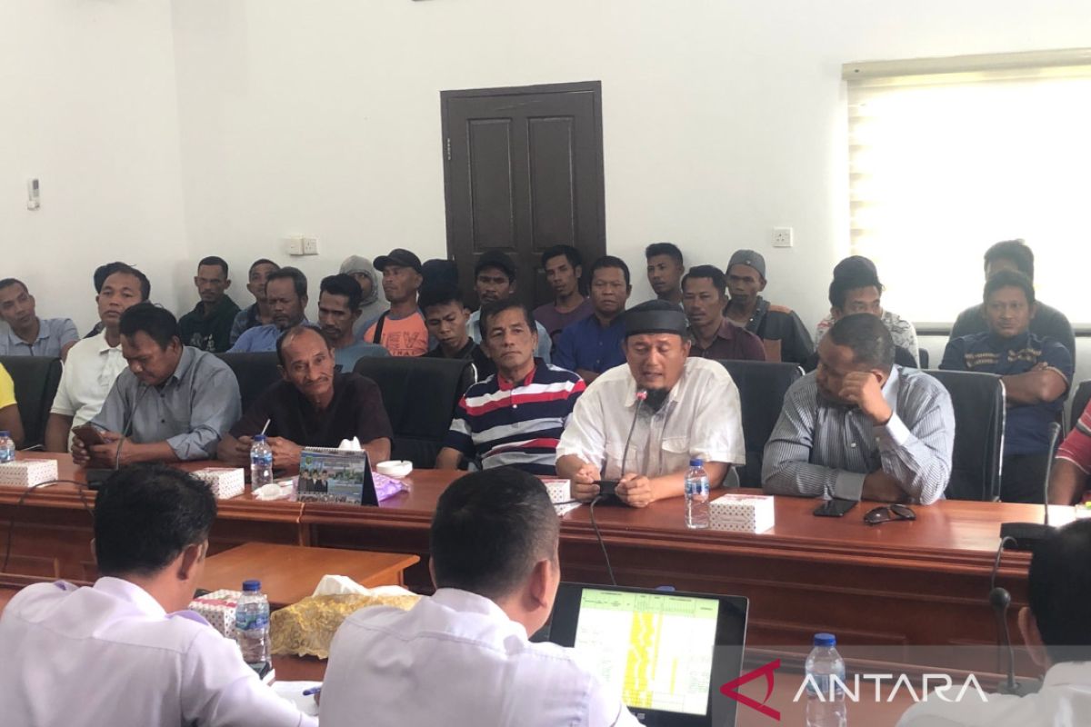 Nelayan Natuna mengadu ke DPRD terkait pembatasan zona tangkap