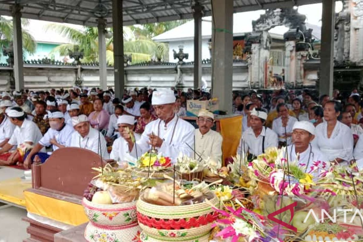 Umat Hindu di Kabupaten Belitung rayakan Galungan
