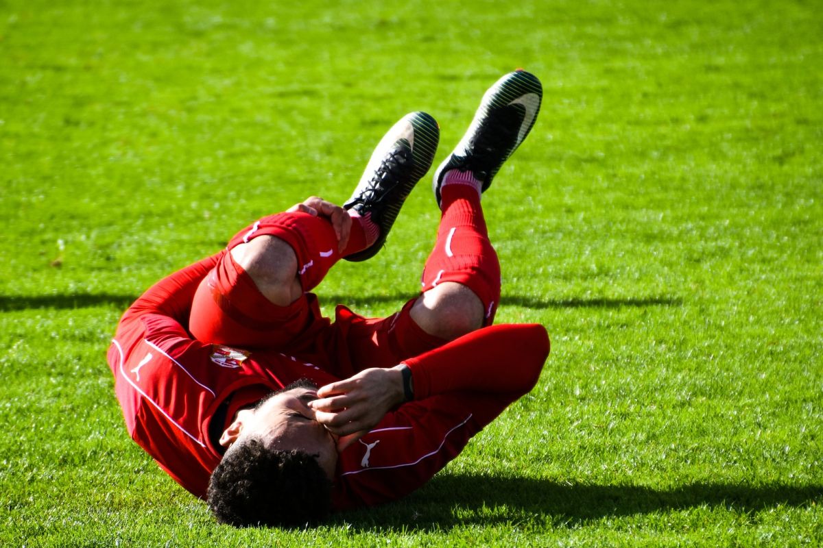 Seperti apa penanganan cedera olahraga akibat bermain sepakbola?