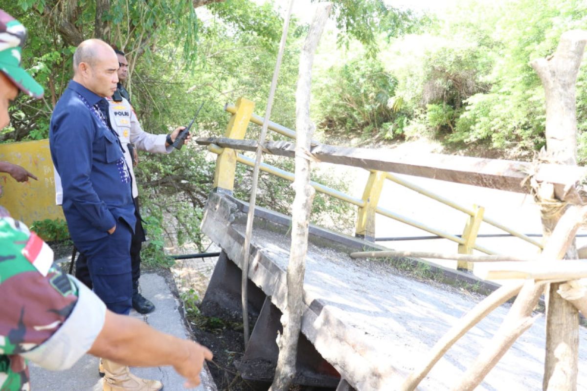 Gubernur NTT sebut korban banjir bandang  direlokasi