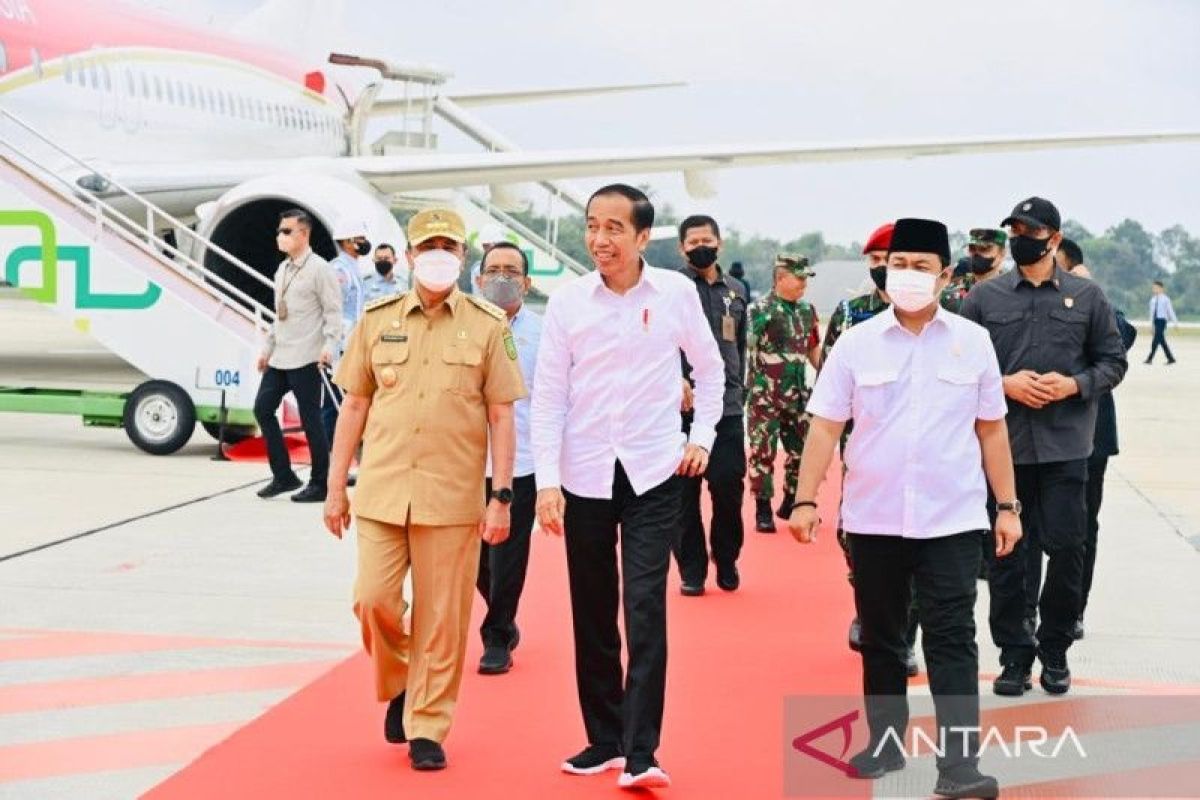 Presiden Jokowi tiba di Riau untuk resmikan Tol Pekanbaru-Bangkinang