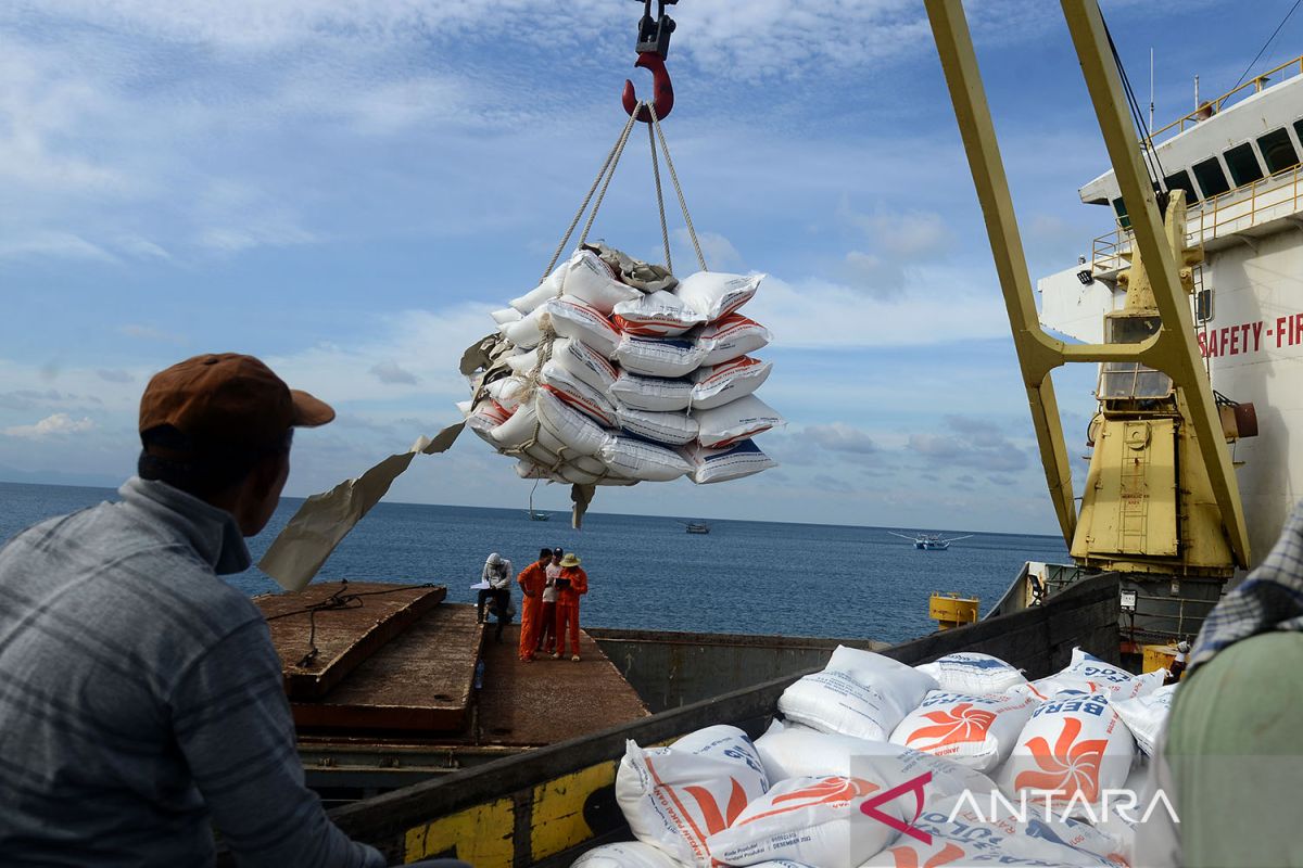 Beras impor asal Vietnam tiba di Aceh