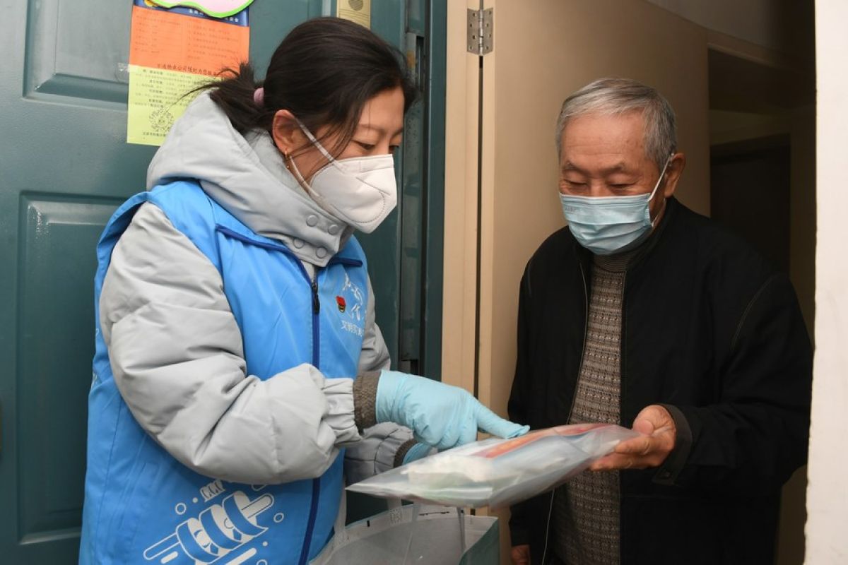 Chongqing distribusikan paket medis gratis untuk perangi COVID-19