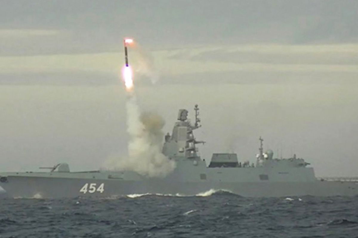 Fregat Rusia dengan rudal hipersonik memulai misi jarak jauh