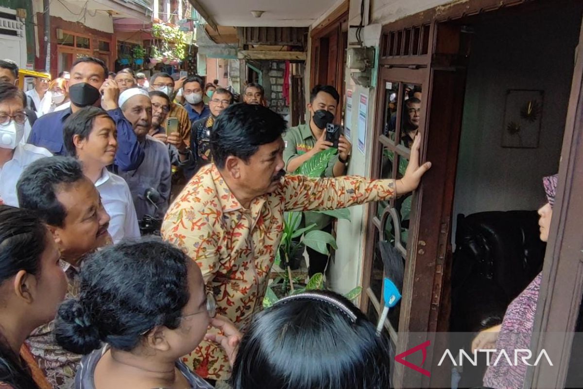 Menteri ATR tinjau 3 lokasi lahan sengketa di Surabaya