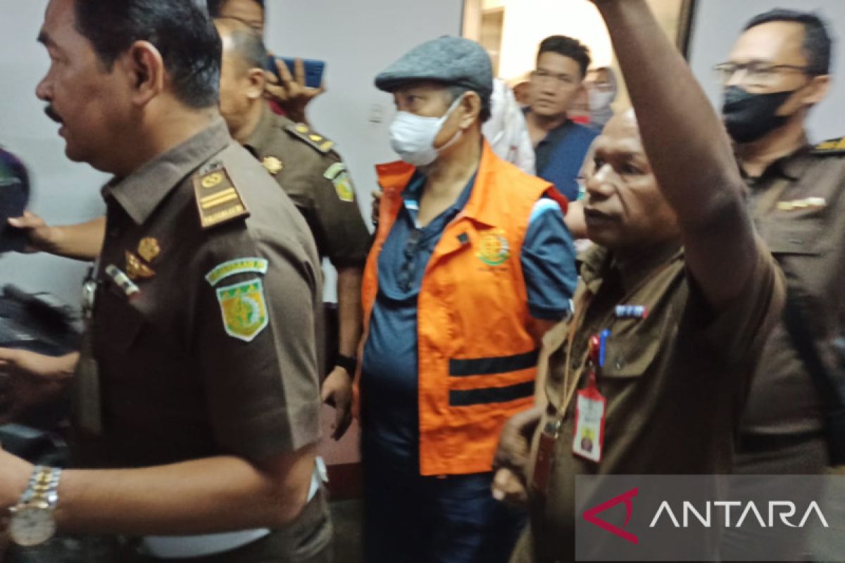Mantan Bupati Inhil Indra Muchlis Adnan ditahan jaksa atas dugaan korupsi