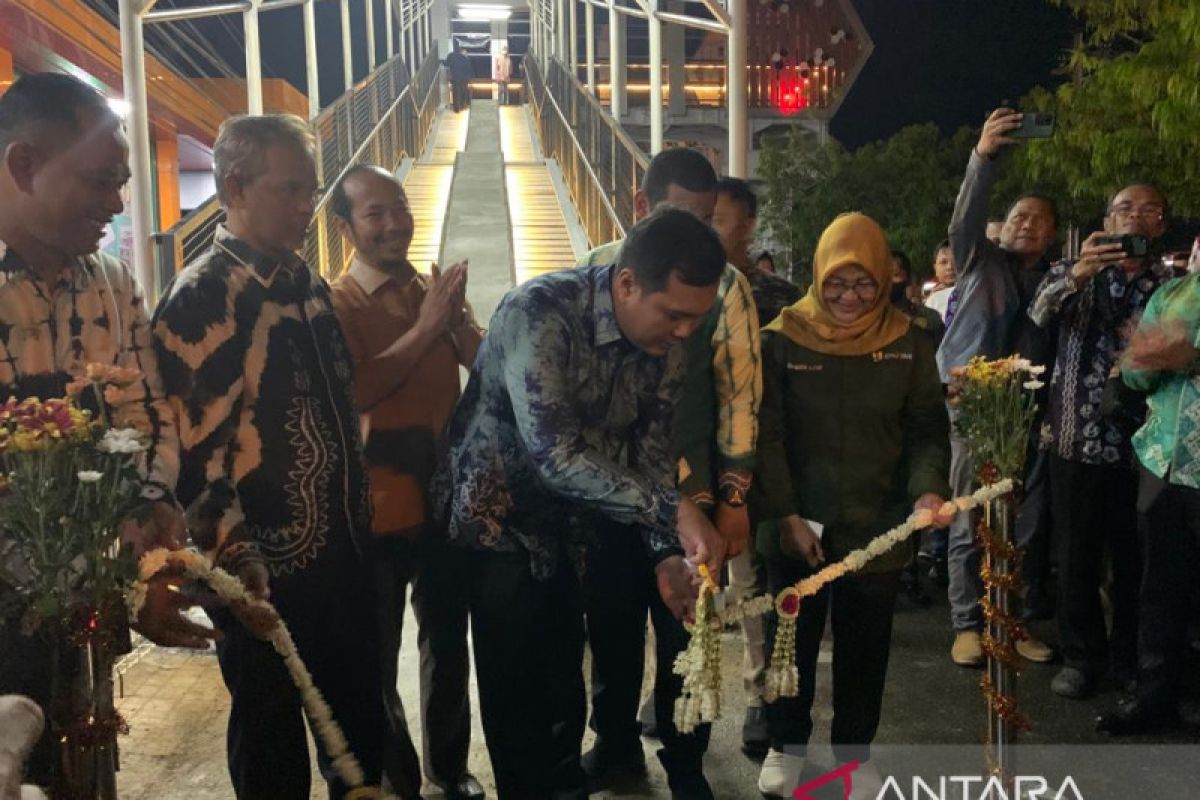 Wali Kota resmikan JPO pertama di Banjarbaru