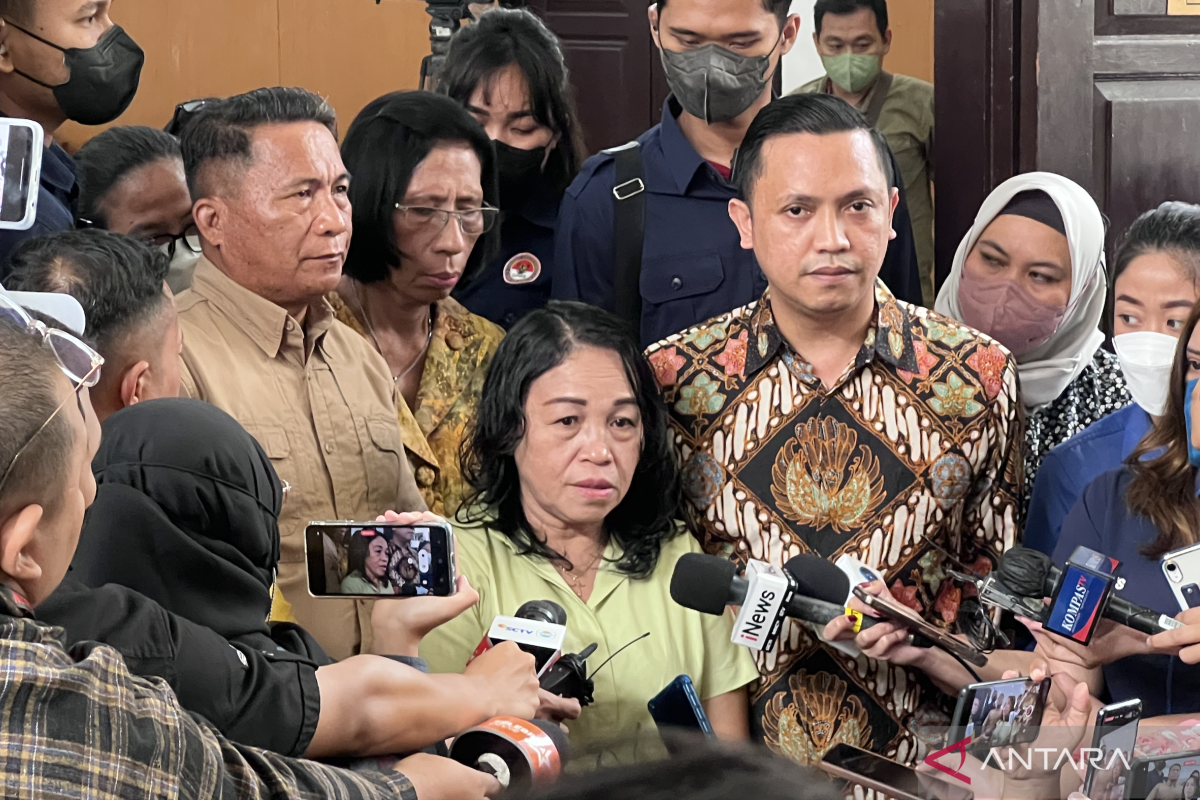 Ibu Bharada E bertemu dengan keluarga Yosua