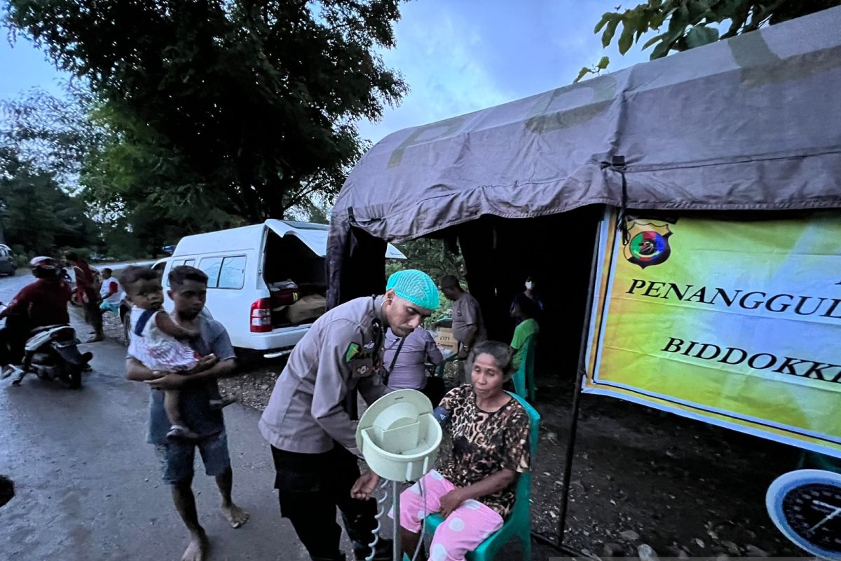 Polda NTT buka posko kesehatan di tiga lokasi bencana di Kupang