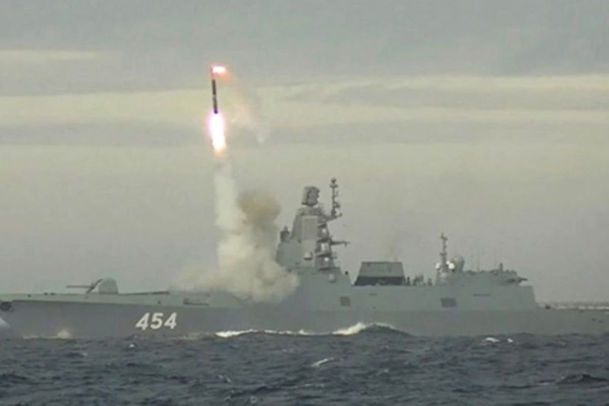 Fregat terbaru Rusia dengan rudal hipersonik memulai misi jarak jauh