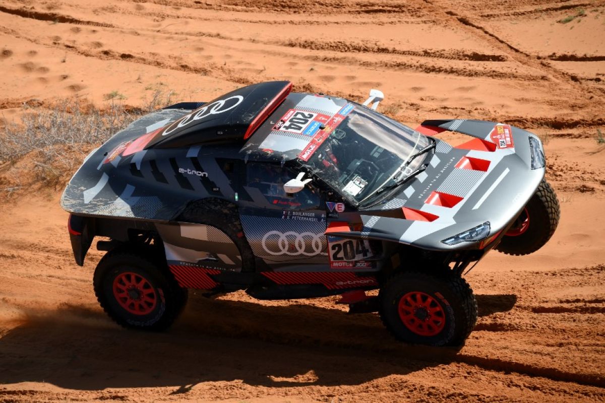 Peterhansel alami kecelakaan pada etape 6 Reli Dakar