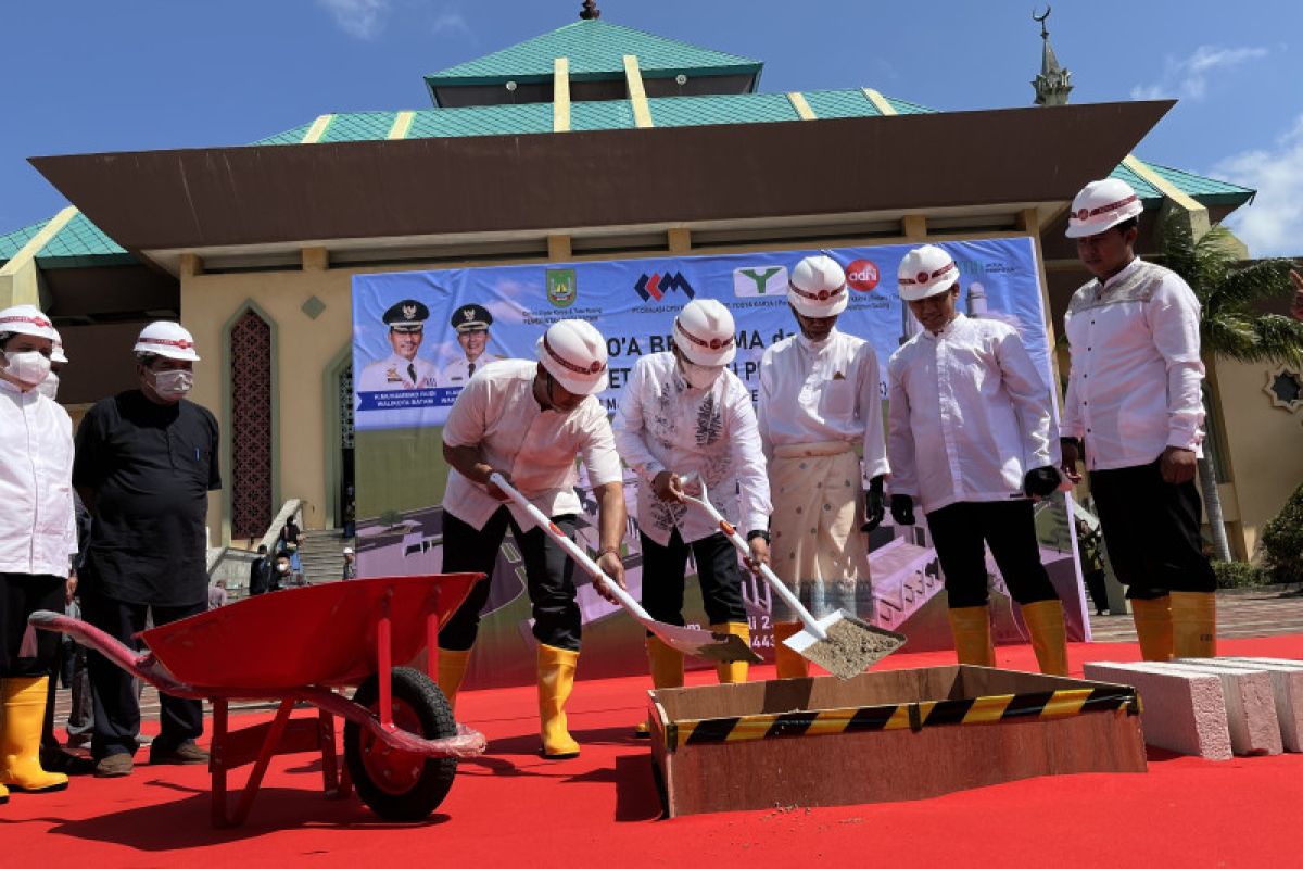 Revitalisasi Masjid Agung Batam masuk tahap pembongkaran