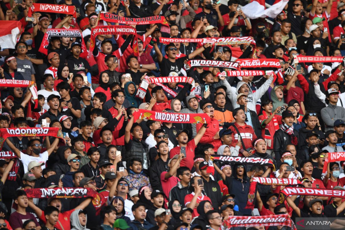 Polisi pastikan asap tebal muncul di luar stadion GBK bukan gas air mata