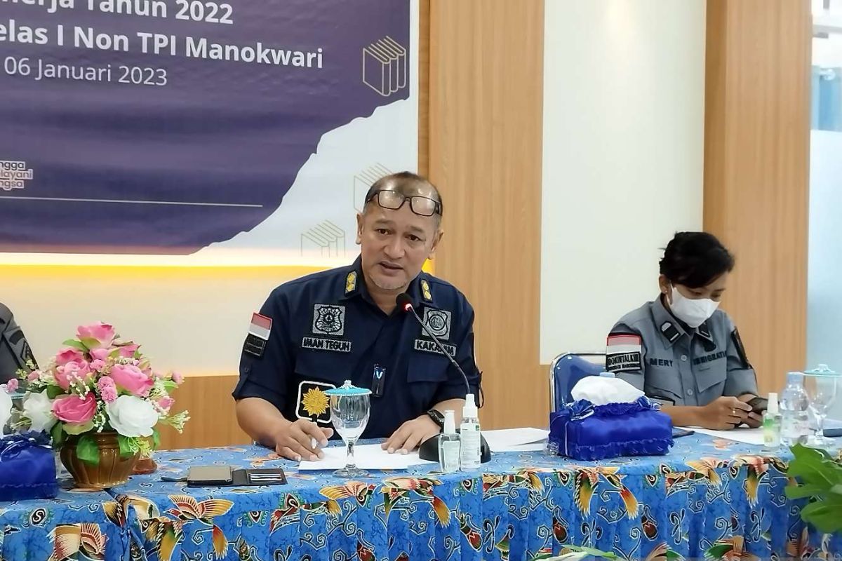 Imigrasi Manokwari lampaui target PNBP 2022