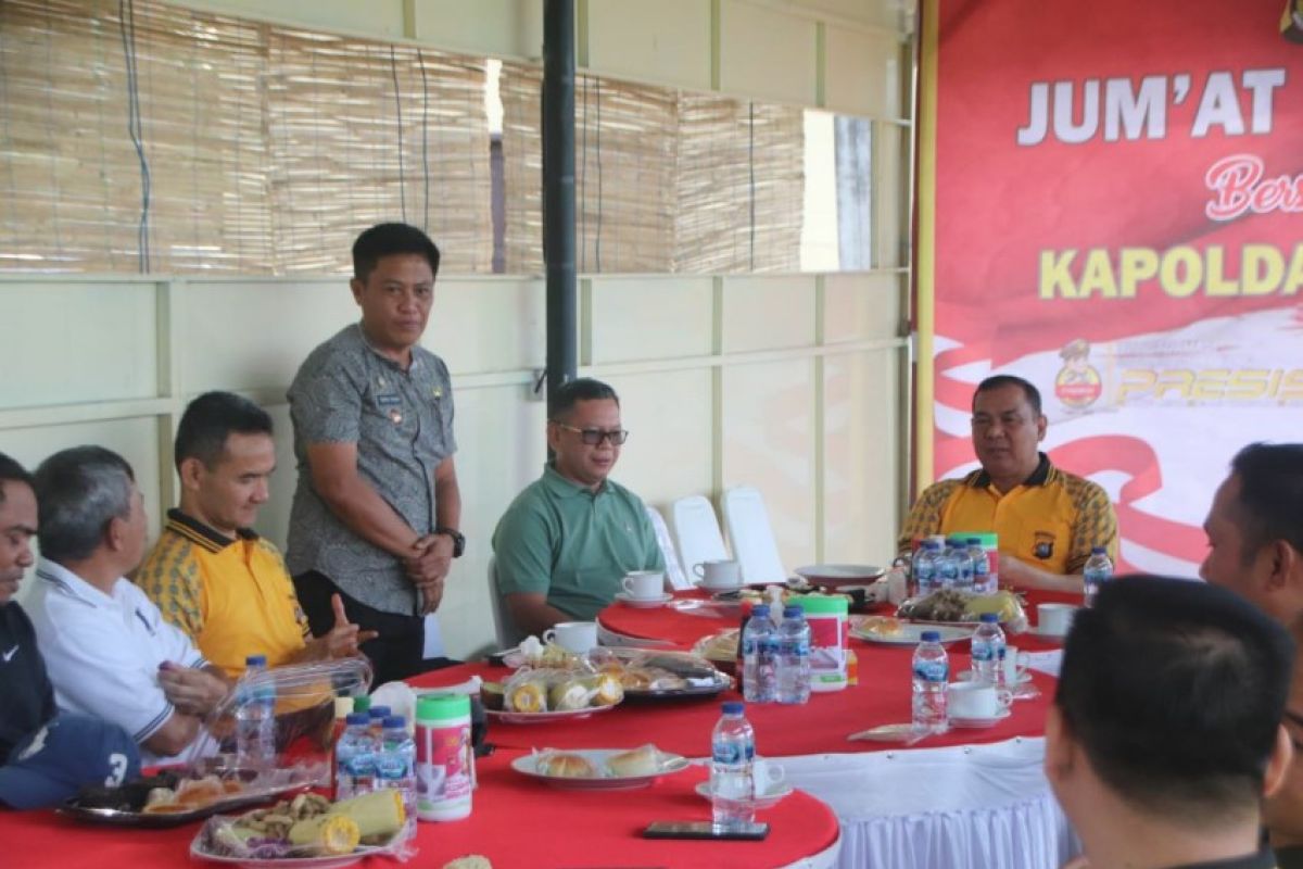 Kapolda Sultra dengarkan keluhan masyarakat lewat Jumat Curhat