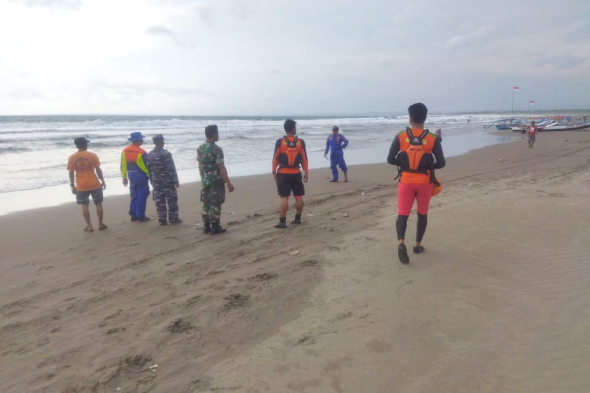 Tim SAR perluas pencarian wisatawan yang hilang di laut Pangandaran