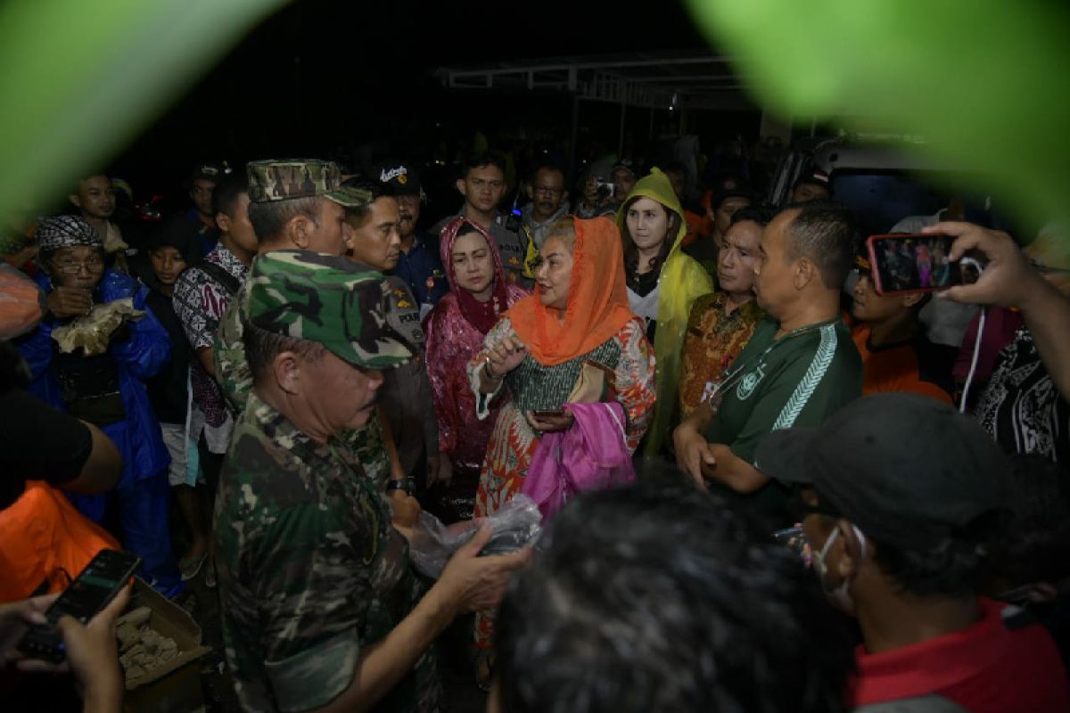 Respon cepat, Ita tinjau lokasi banjir Meteseh Semarang