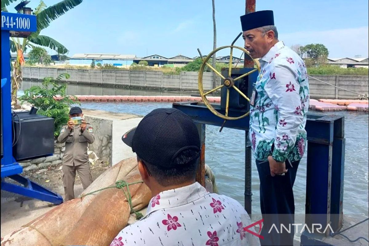 Wali Kota Jakbar tinjau pompa air di wilayah Kamal Kalideres