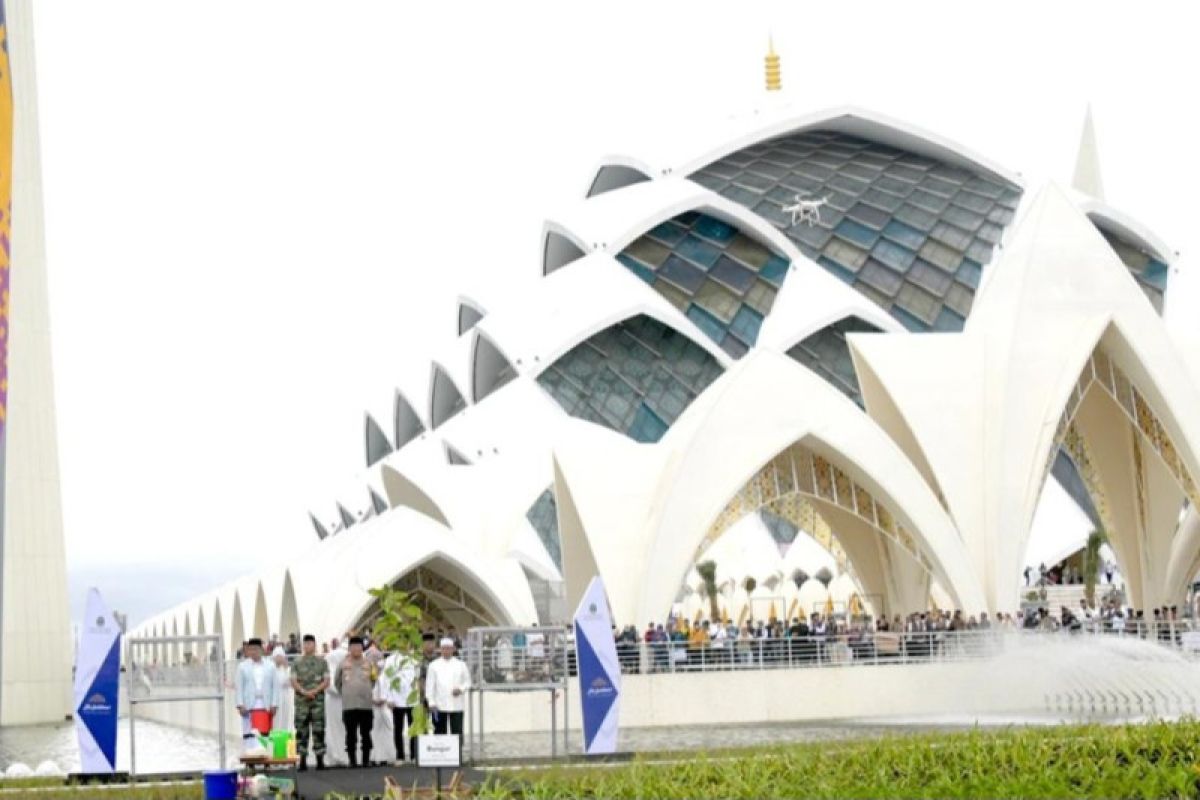 Aher: Anggaran Masjid Al Jabbar gunakan skema tahun jamak