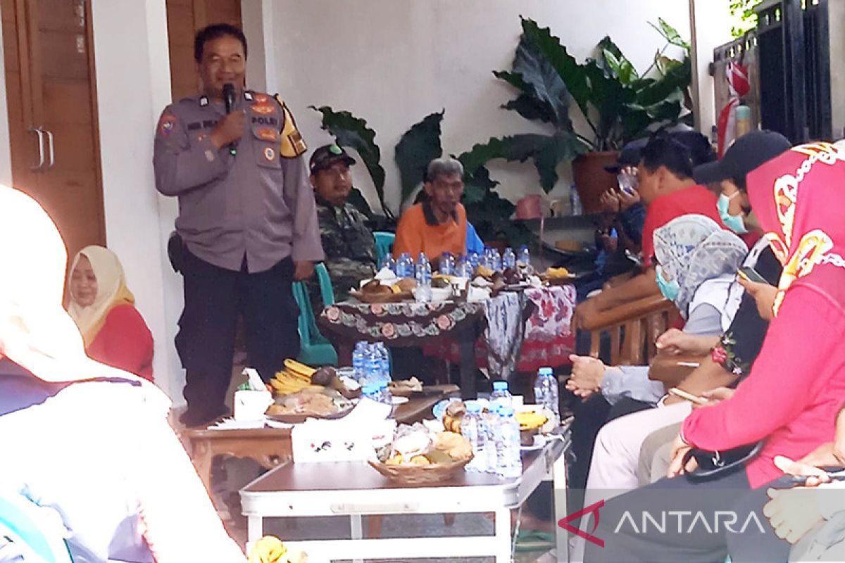 Polsek Jagakarta dan Polsek Kebayoran Lama berantas sarang nyamuk