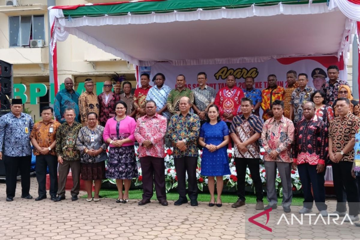 Bupati Indou ajak ASN Pemkab Manokwari berikan pelayanan terbaik