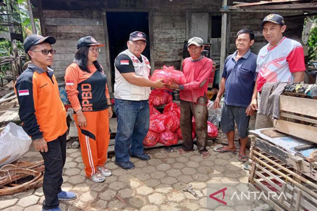 Barito Selatan salurkan bantuan untuk korban abrasi di Desa Baru