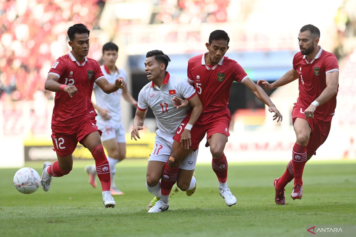 Indonesia bermain  imbang tanpa gol lawan Vietnam di semifinal leg pertama Piala AFF
