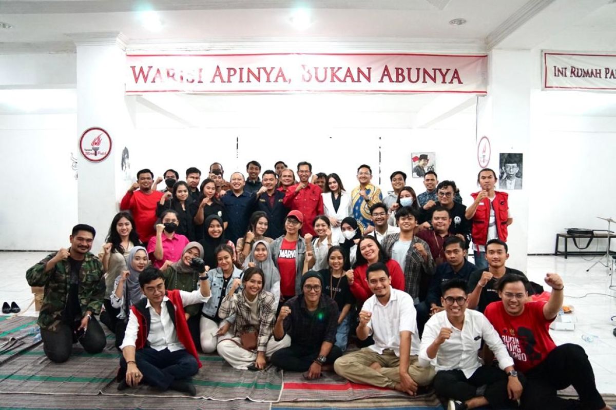 Suara milenial PDIP Surabaya inginkan anak muda harus melek politik