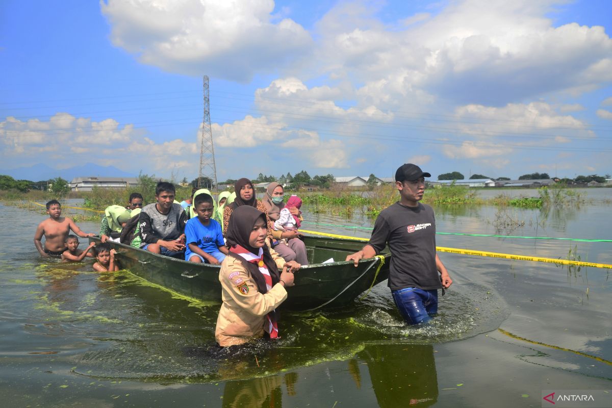 Central Java's residents urged to stay alert to extreme weather