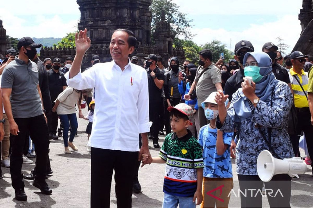 Presiden mengajak cucu ke Candi Prambanan promosi wisata edukasi