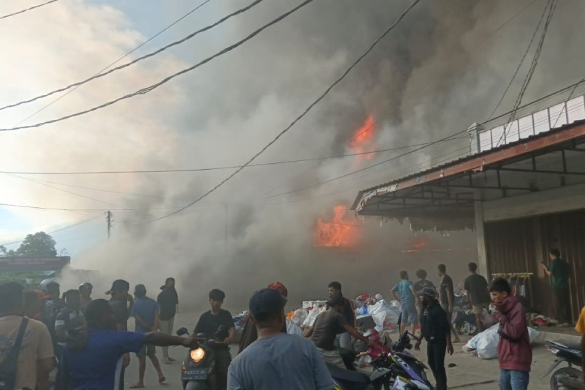 Polres Jayapura lakukan penyelidikan kasus kebakaran Pasar Pharaa Sentani