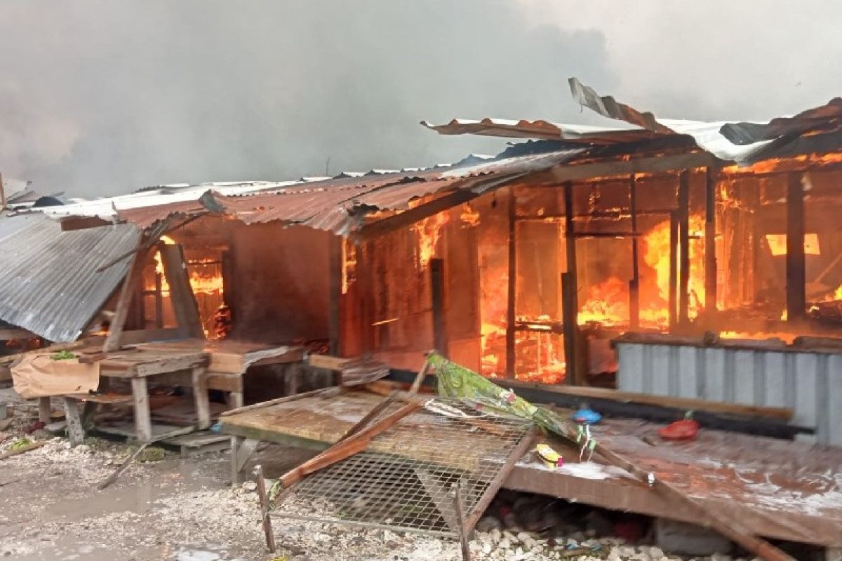 Seratusan lapak Pasar Youtefa Abepura ludes terbakar