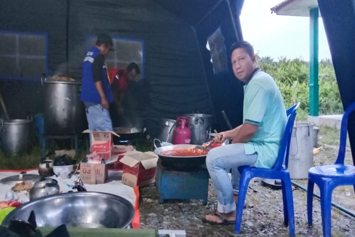 Dinsos Tanah Bumbu dirikan dapur umum untuk korban ROB