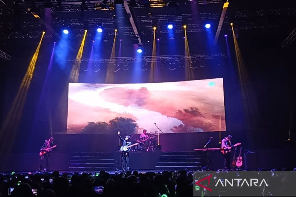 The Rose sukses ajak penggemar "healing" di konser "Heal Together"