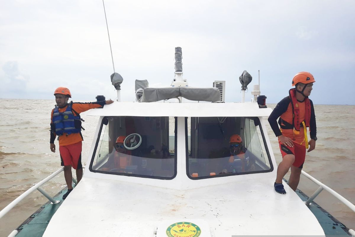 Basarnas Banjarmasin cari seorang penumpang KM Dharma Kartika IX cebur ke laut