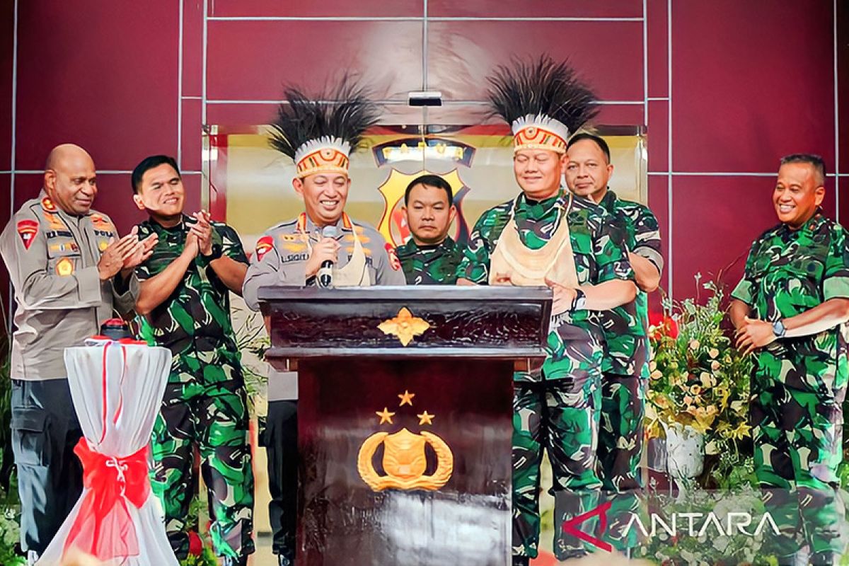 Kapolri pastikan TNI-Polri terus kawal kebijakan Presiden di Papua