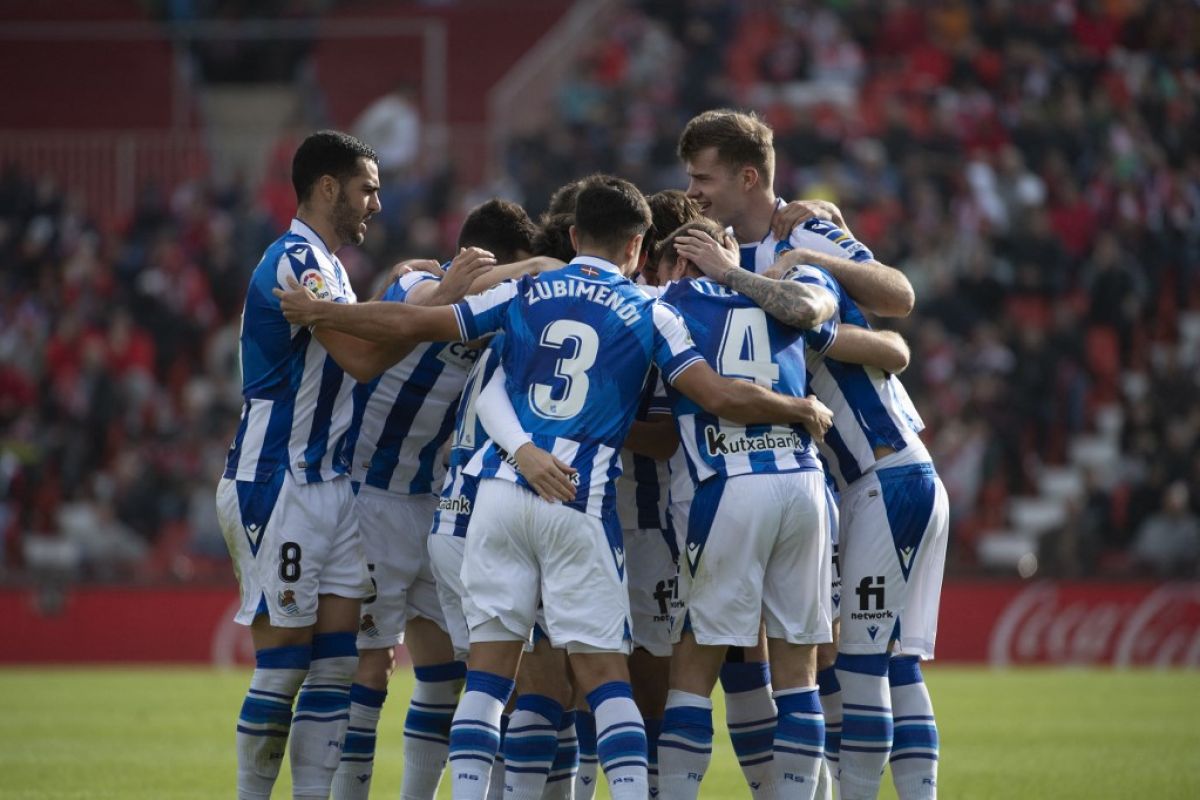 Sociedad tempel dua teratas, Sevilla keluar dari zona degradasi