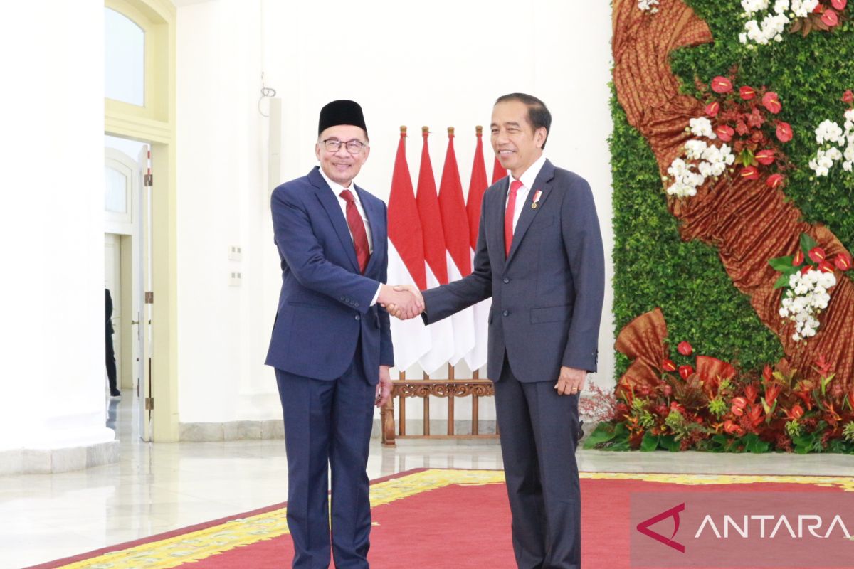 Jokowi sambut PM Malaysia Anwar Ibrahim di Istana Bogor