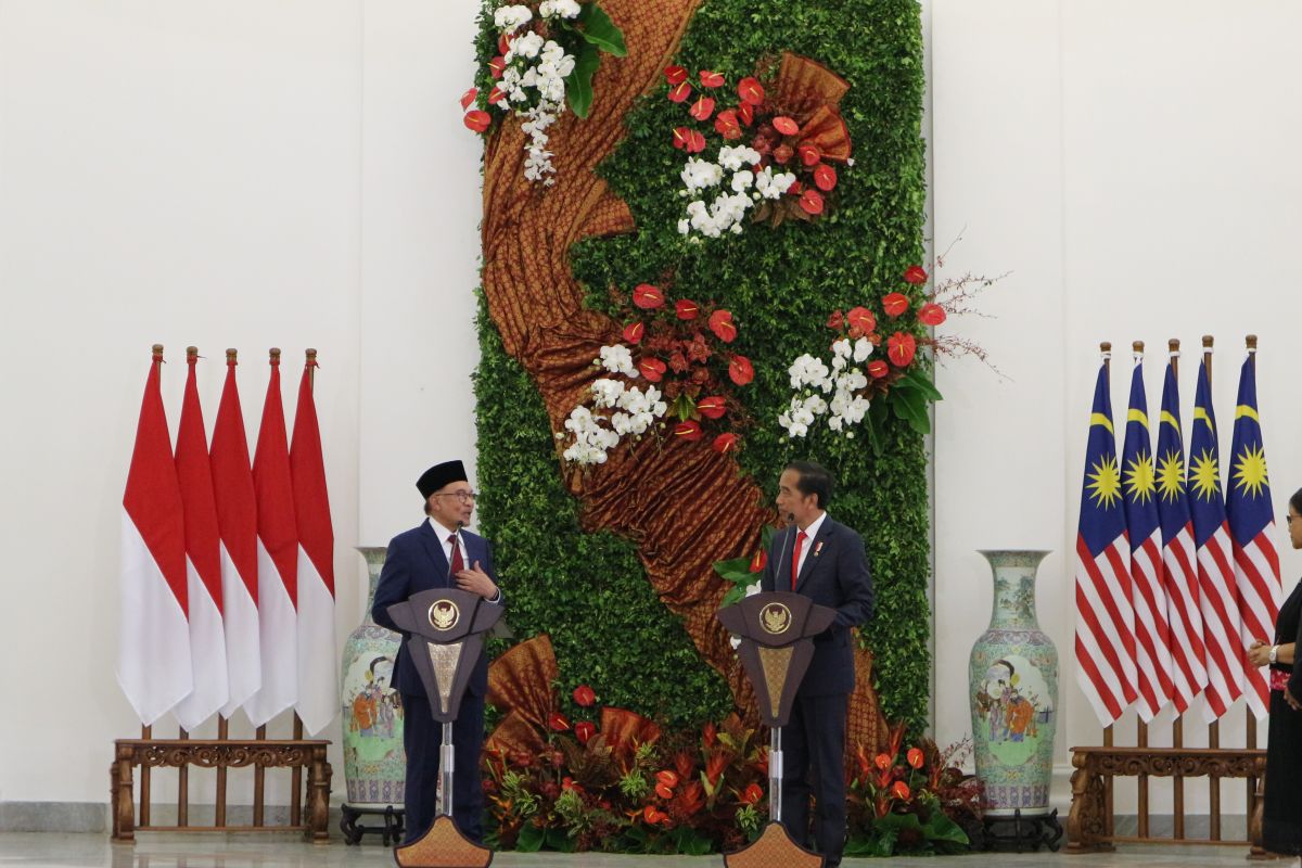 Jokowi lauds PM Anwar's commitment to protecting Indonesian workers