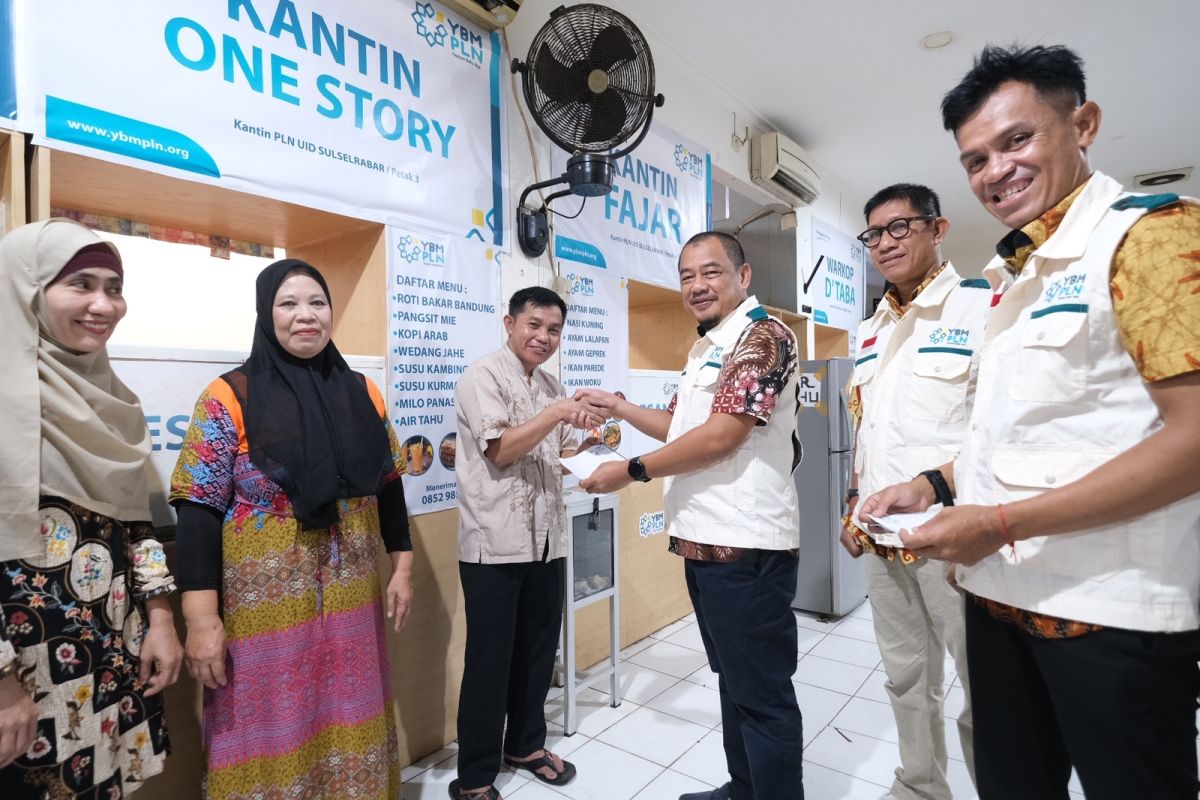 PLN UID Sulselrabar beri bantuan modal usaha kantin kepada UMKM