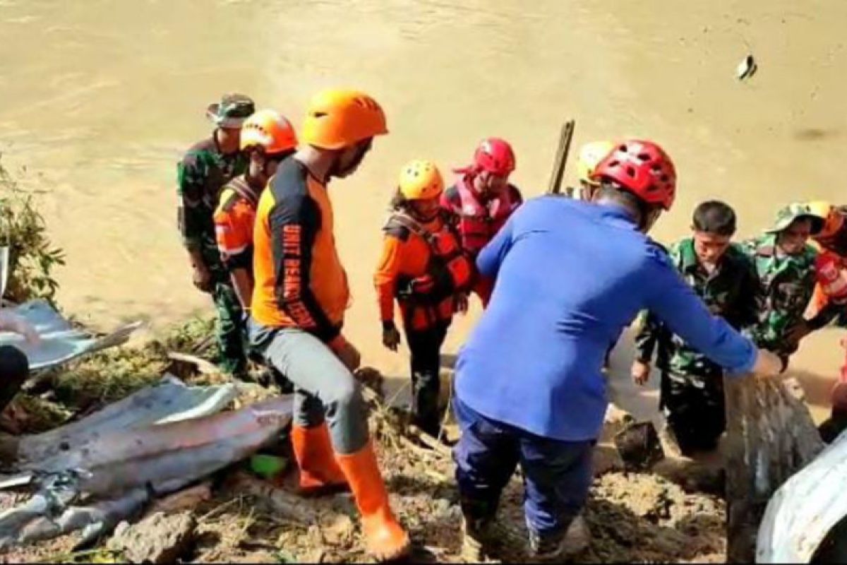 Dua korban longsor di Cenrana Maros ditemukan warga pencari ikan