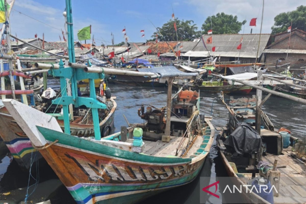 Ratusan nelayan di Tangerang tak melaut akibat cuaca buruk