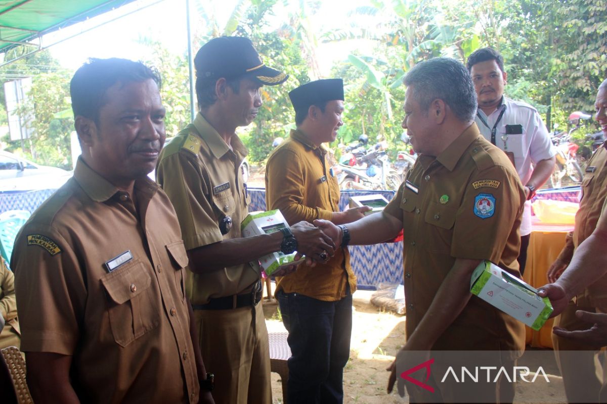 Bupati Muda serahkan bantuan benih cabai dan saprodi