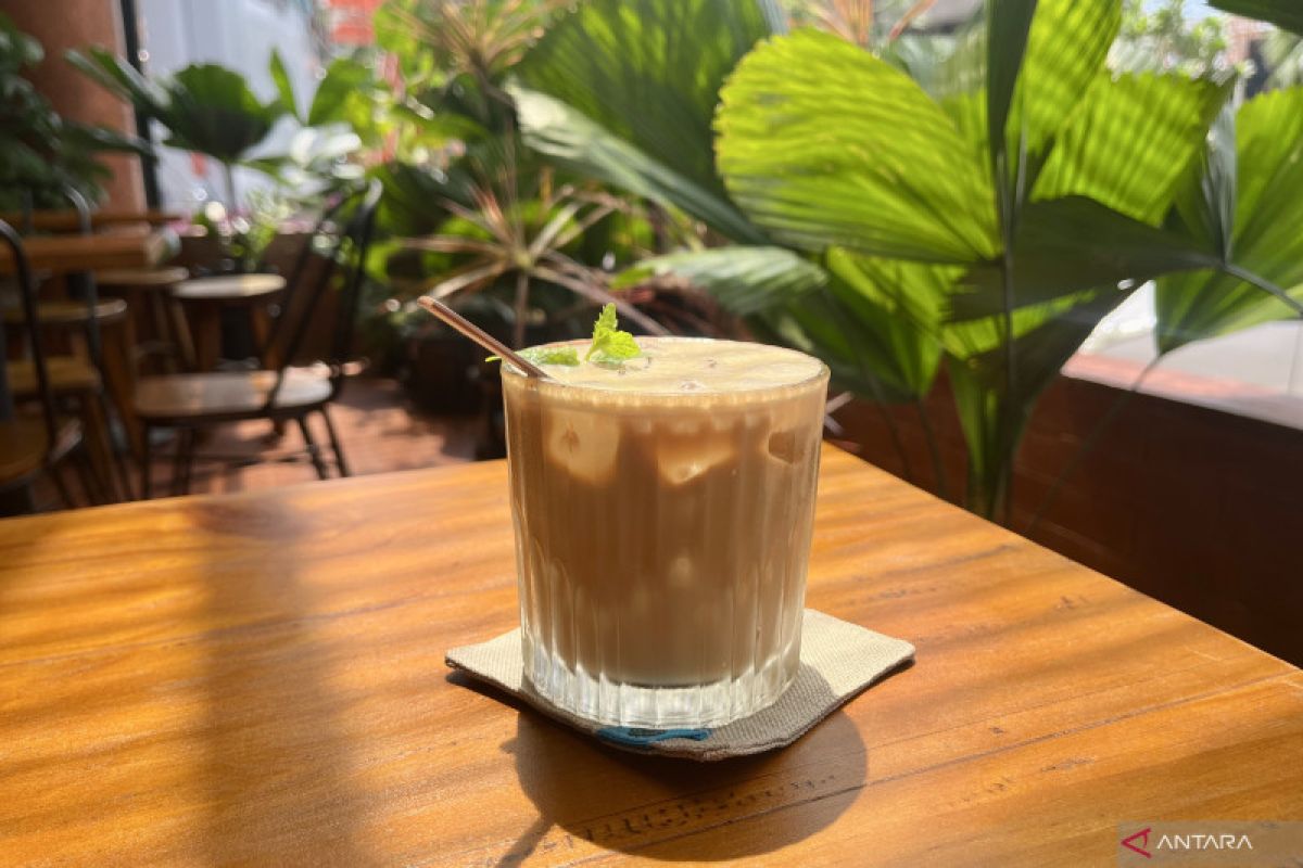 Mengusir gerahnya Jakarta dengan kopi rasa mint di kafe yang asri