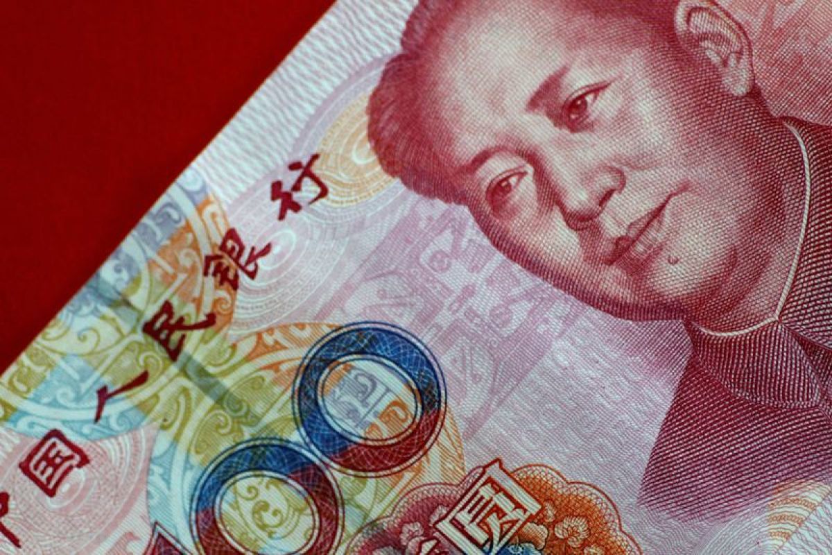 Yuan jatuh 243 basis poin menjadi 7,0818 terhadap dolar AS